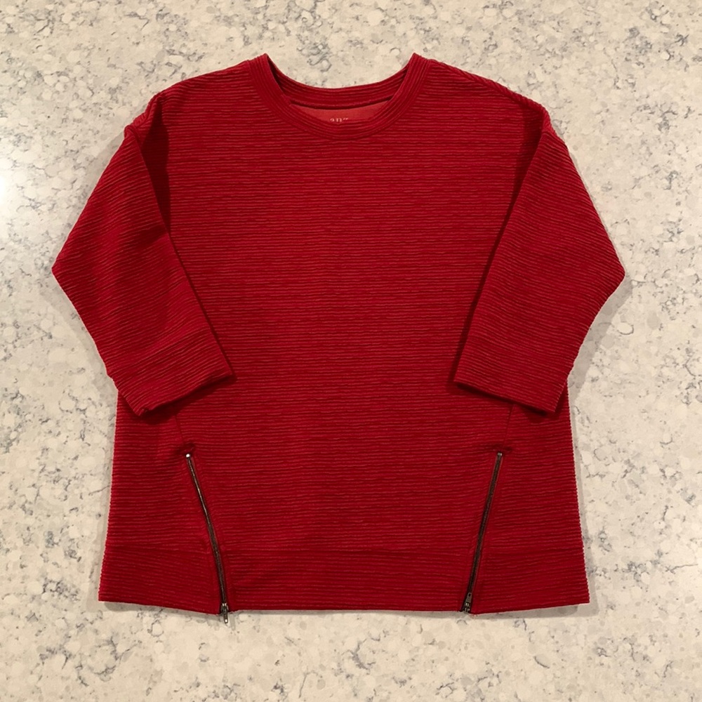 3/4 Length Ribbed Red Top with Stylish Zippers
